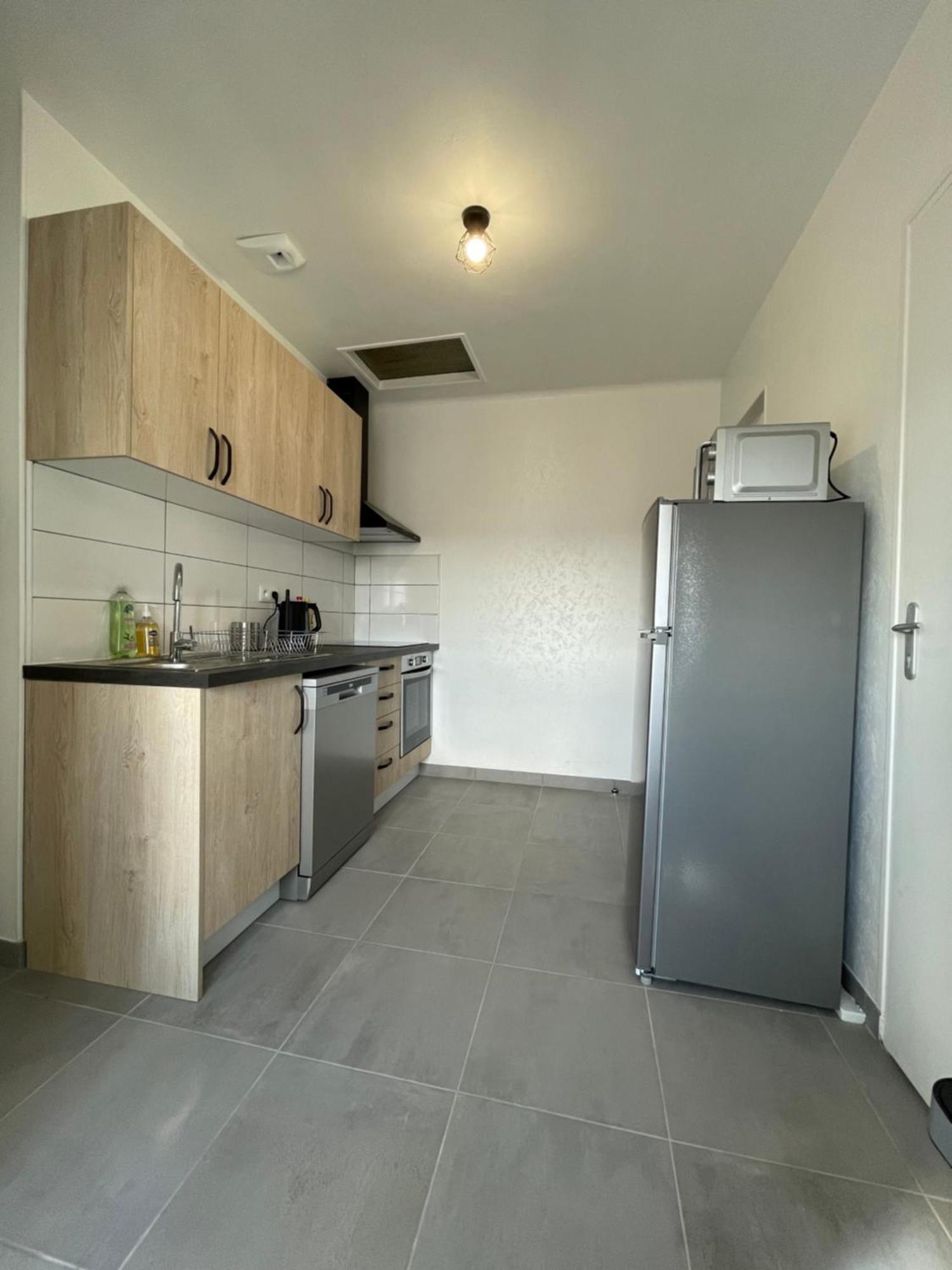 Appartement Renove Tout Equipe, Centre Ville, Proche De La Gare Et Commerce Flers  Exterior foto